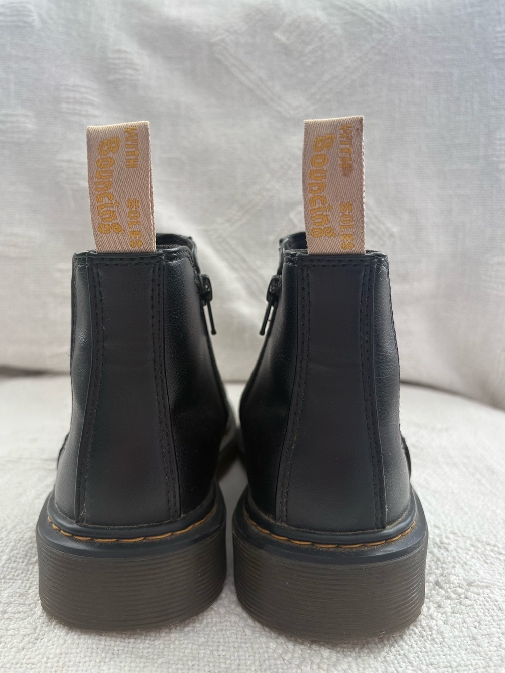 5W Dr. Marten’s Chelsea Boot- Vegan/Side Zip - Picture 3 of 8